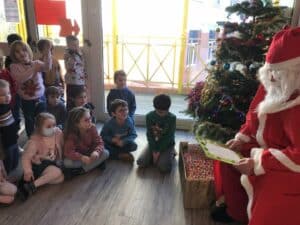 IMG 4560 - Le vendredi 16 décembre, l'école a reçu la visite du Père Noël 🎅