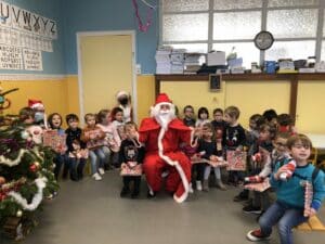 IMG 4572 - Le vendredi 16 décembre, l'école a reçu la visite du Père Noël 🎅