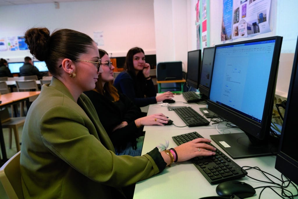 Sainte therese entree dans la formation - Devenez office manager