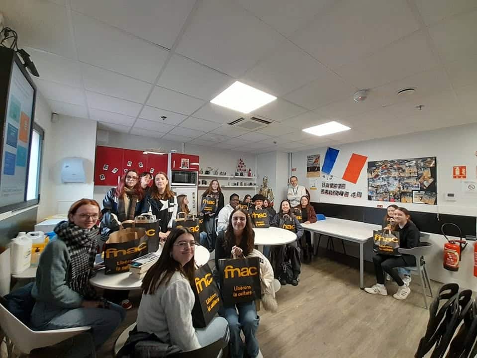 Ce vendredi 14 mars les eleves de seconde Livres 1 1211235557674405 - Actualités