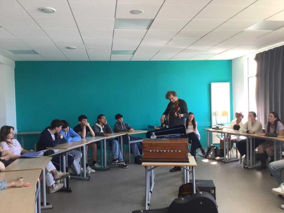 Lycee Interlude musical – Une exploration sonore captivante 1 1254630483334912 - L’ensemble scolaire