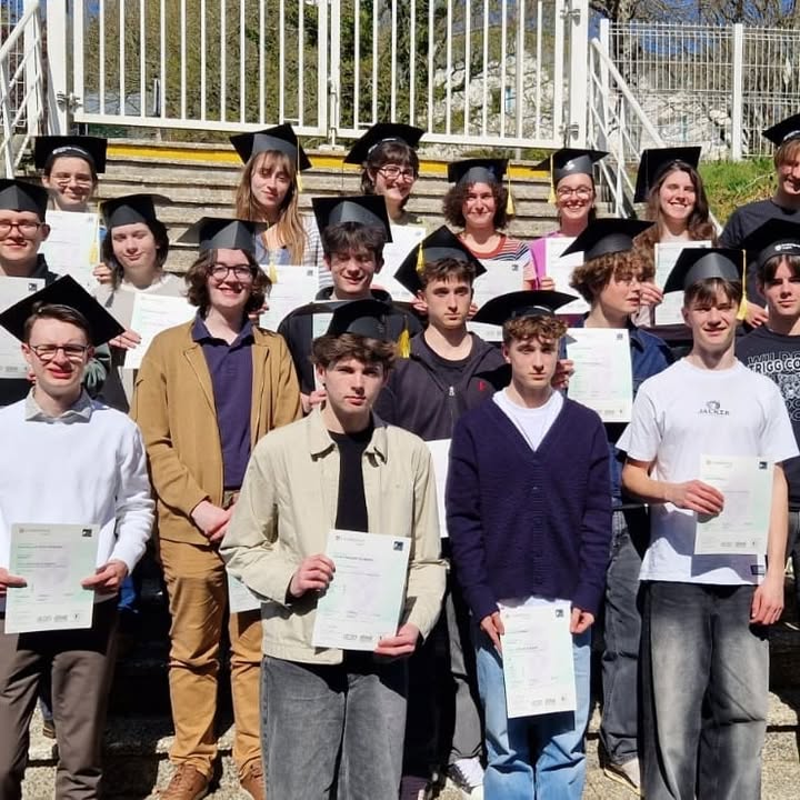 Terminale First Remise du diplome du first par 1 1227527009378593 - Actualités