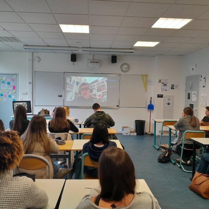 Ce mercredi 1er avril les eleves de seconde Livres 1 1556556633142294 - Le lycée